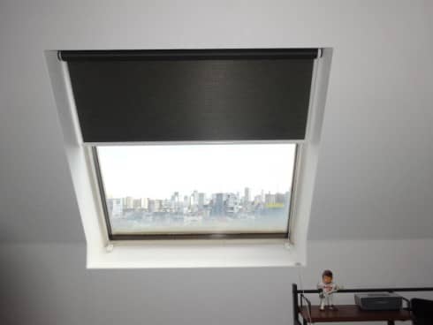 傾斜窓用ロールスクリーン